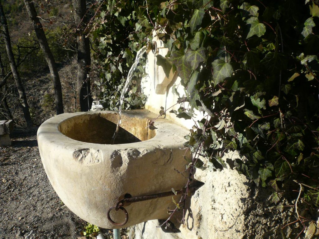 source eau qui coule